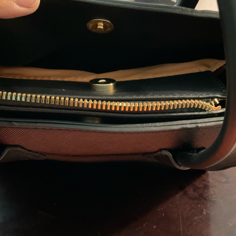 Ladies Black Crossbody/Handbag.manmade outer shell. 7.75 X 10.25” NWOT - Picture 6 of 7